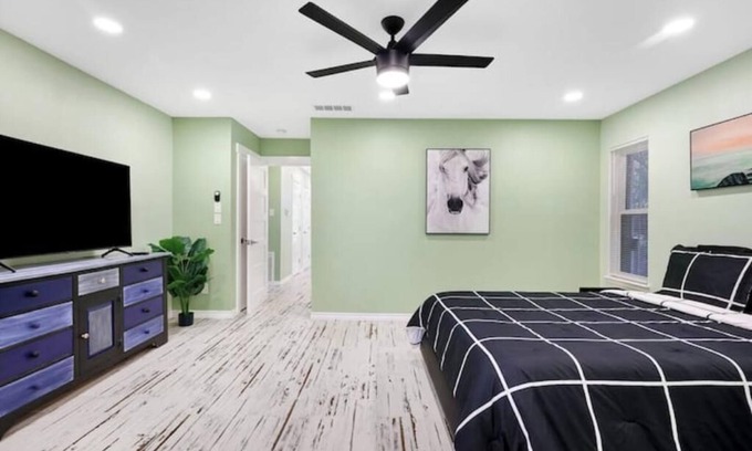Medical Center District House | 5 Bedroom 3 Bath in Northwest SA
