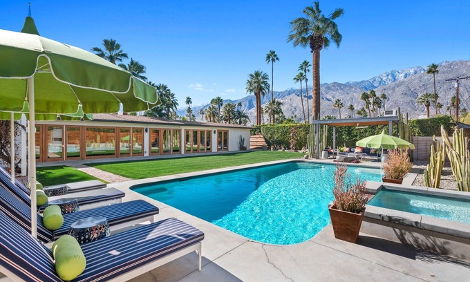 Tahquitz River Estates House | 5 Bedroom/4 Bath South Palm Springs Resort Like! 2 outdoor fire features.