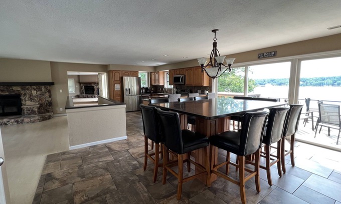 Lake Ozark House | 5 Bedroom, 4000 Sqft House Walking Distance To H Toad and Shady Gators