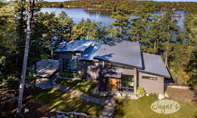 Seguin Cottage | 5 bedroom 5 bath Brand New Build on Lake Joseph