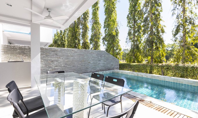 Kathu House | 5 bedroom, 5 bathroom villa, sleeps 14 people, 7 kms to Patong beach