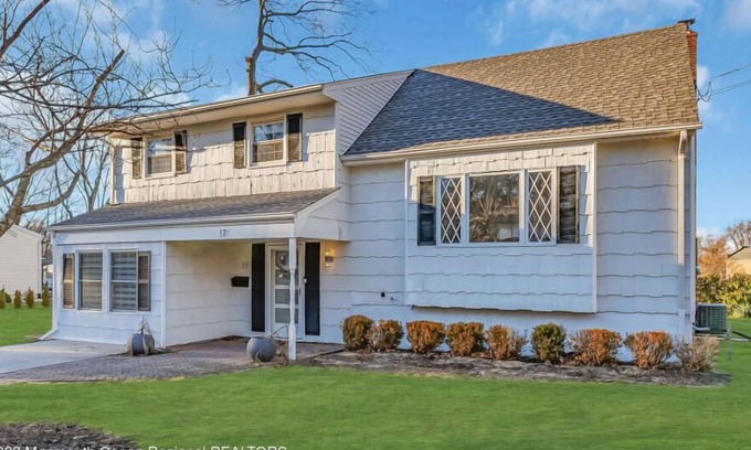 Oakhurst Apartment | 5 Bedroom 613338 by Houzlet