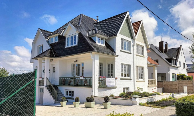 Westende House | 5 bedroom beautiful home in Westende