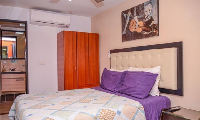 Astorga House | 5 Bedroom Combo that DO connect two hot tubs AC Lleras area