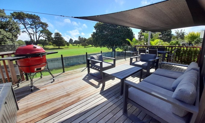 Mount Maunganui House | 5 bedroom home on Mount Maunganui Golf Course, Omanu beach across the road.
