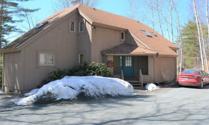 Grantham House | 5 bedroom Home with Pond Frontage on Anderson Pond