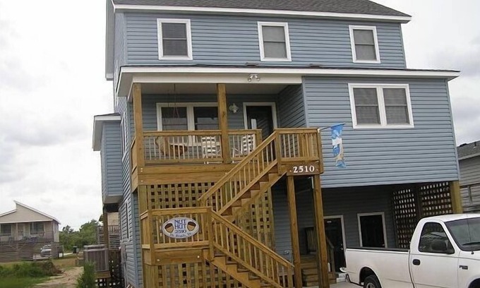 Nags Head Cottage | 5 Bedroom Home with Pool in the Heart of Nags Head