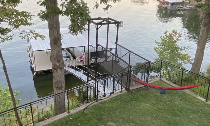 Grove House | 5 bedroom lakefront home private dock. perfect for families & fishermen