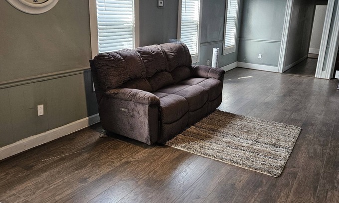 Asiatown Apartment | 5 bedroom loft in Heart of Cleveland nModern Comfort Meets Urban Conveniencen