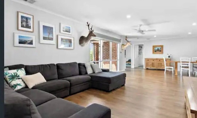 Rosebud House | 5 bedroom modern villa- sleeps 14 and has it all!