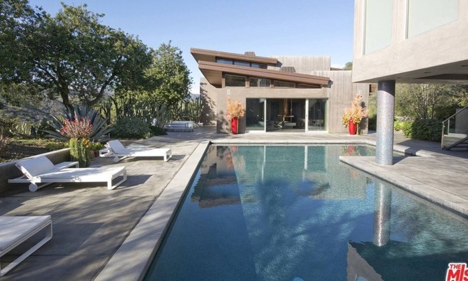 Malibu Apartment | 5 Bedroom Single family L-79578 by Houzlet