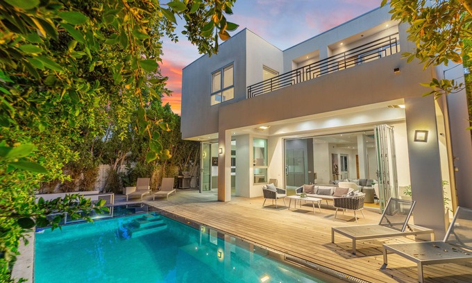 La Brea House | 5 bedroom Villa C! BEST LOCATION -POOL