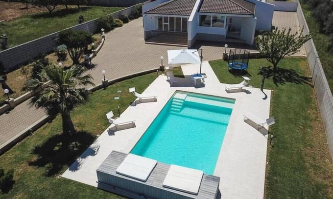 Parabita Villa | 5 Bedroom Villa in Parabita