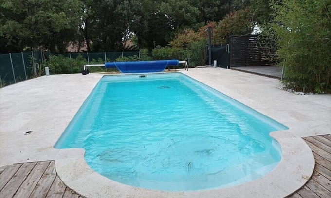 Montjoyer Villa | 5 Bedroom Villa with Swimming Pool and Garden