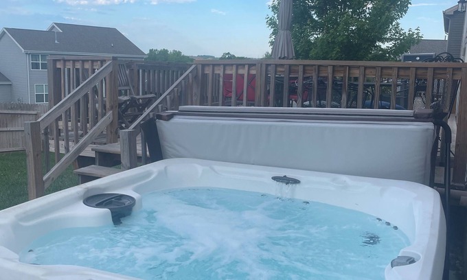 Jefferson House | 5 Bedroom West Omaha Home with Hot Tub - Perfect for CWS Family/Group