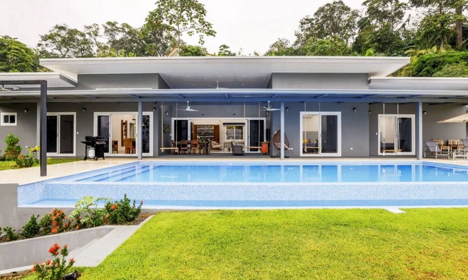 Ballena Villa | 5 Bedrooms, large pool & spectacular whale tail ocean view!