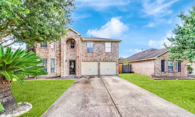 Houston House | 5 bedrooms Luxury House. Sleeps 16 people