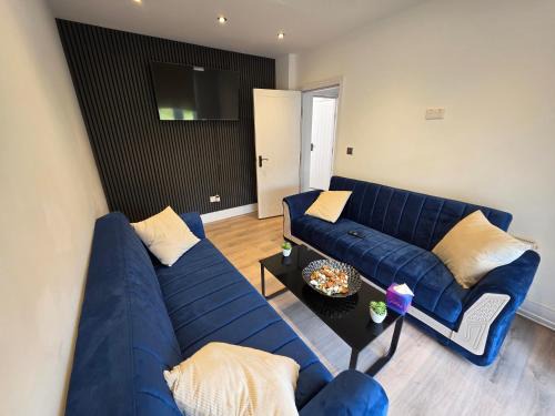 Woodthorpe House | 5 Beds 7 guests Private Garden Free Parking