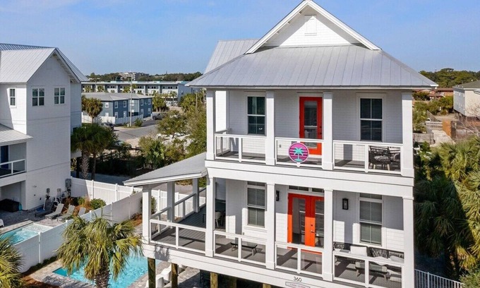 Fort Walton Beach House | 5 BR 4 BA + Private Pool + Pickleball Fun