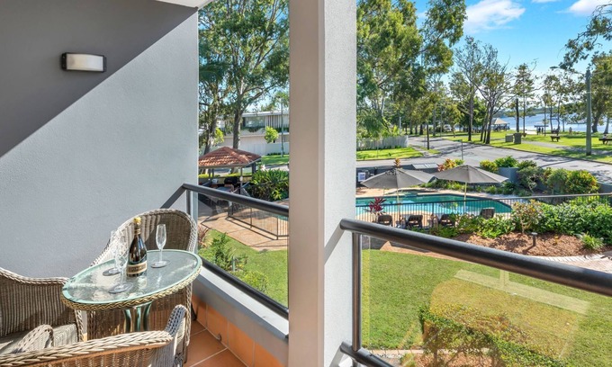 Noosaville Apartment | 5 Como Noosa, River front apartment