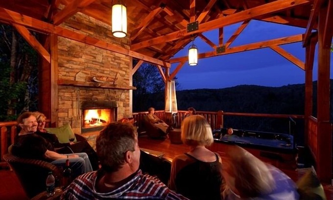 Dial Cabin | 5 King Suite Cabin – Mountain Views, Creek Access & Hot Tub