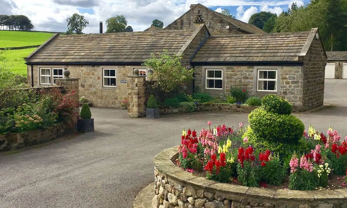 Ripley Cottage | 5⭐️ luxury 2 bedroom rural retreat on a small private estate in North Yorkshire
