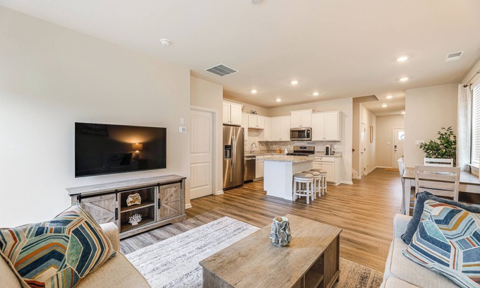 Millville House | 5 Mi to Bethany Beach: Townhome w/Pool!