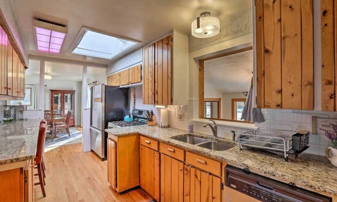 Morse Park Cottage | 5 Mi to Dtwn Denver: Peaceful Lakewood Home!