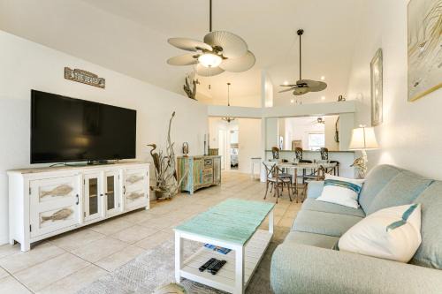 Crown Pointe Villa | 5 Mi to Naples Beach - Getaway with Screened Lanai!