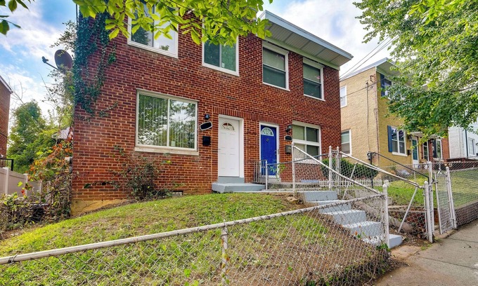 Washington House | 5 Mi to National Mall: DC Townhome!