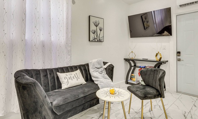 Sunrise Apartment | 5 Mi to Sawgrass Mills: Couple’s Retreat w/Patio