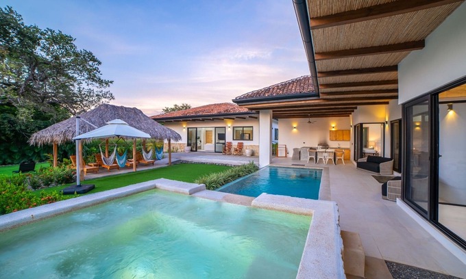 Tamarindo House | 5 Min Drive to the Beach, Private Heated Jacuzzi - Sleeps 20