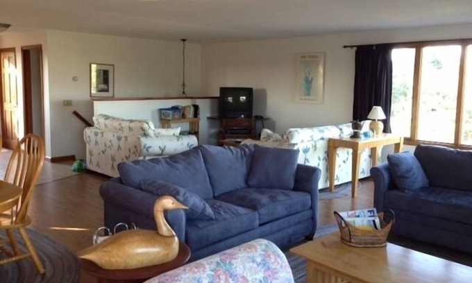 Truro House | 5-minute walk to beach, expansive views of Truro hills