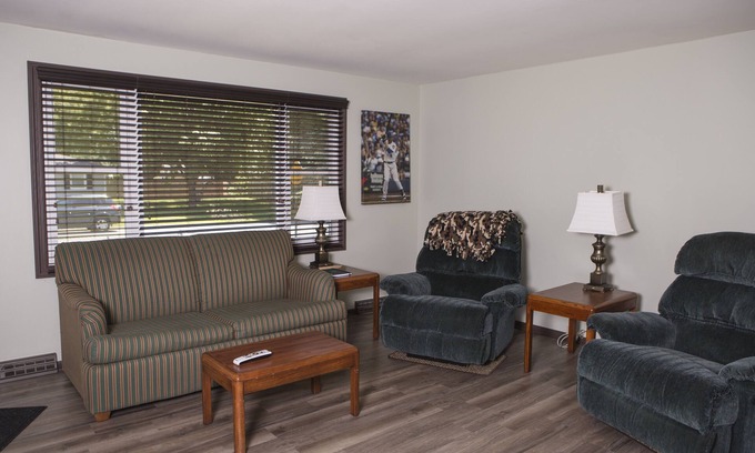 Ashwaubenon House | 5 minute walk to Lambeau field