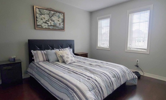 Vaughan House | 5 minutes to Canada's Wonderland, Vaughan Mills. Semi-detached 3 BDR in Vaughan.