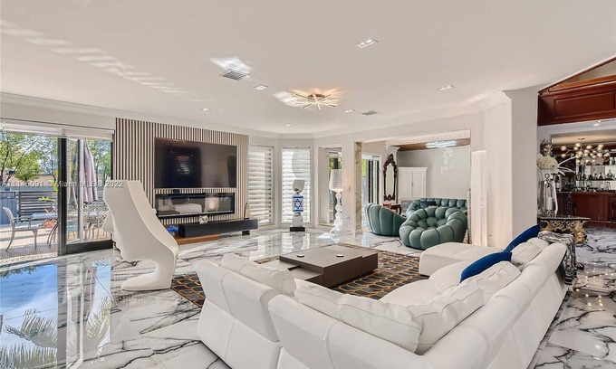 Eastern Shores Villa | 5 minutes to sunny isles beach