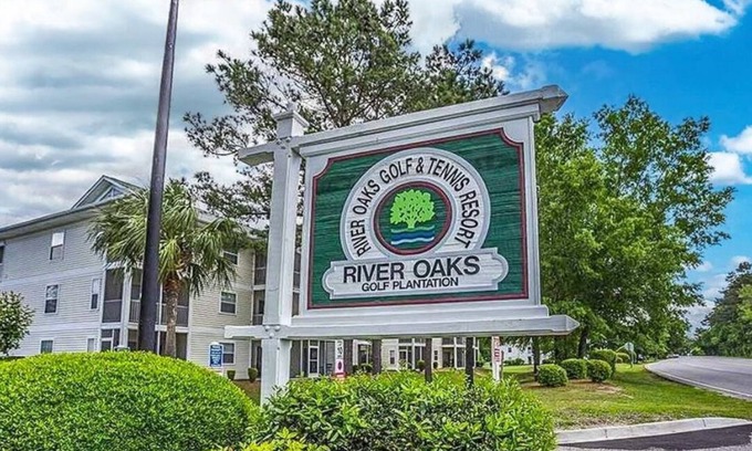 Carolina Forest Apartment | 5 minutes to the beach! Family-size condo with pool & golf.