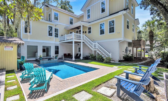 North Forest Beach House | 5 Osprey Street @ Forest Beach | 1 Min to Beach | Tiki Hut | Private Pool |