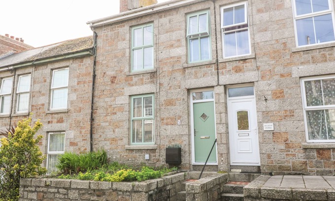 Newlyn Cottage | 5 PARC TERRACE, pet friendly, character holiday cottage in Newlyn
