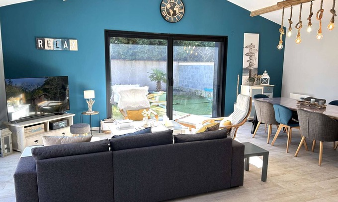 Brem Sur Mer House | 5-room house near beach and town, Brem sur Mer, with wifi