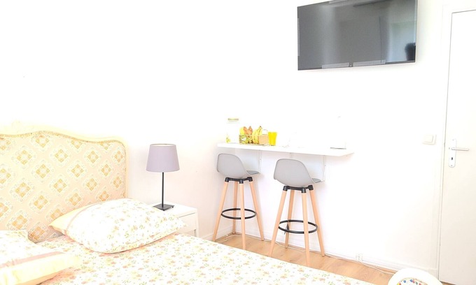 Parc aux lievres Apartment | 5 star 🌟 1-bedroom apartment with AC, WiFi, balcony,