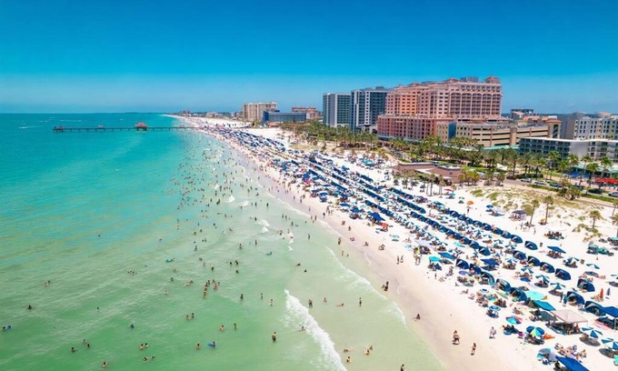 Clearwater Beach Apartment | 5 Star 30 Steps from Beach l 3m Walk to Rest & Shops
