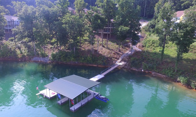 Andersonville House | 5 Star Lakefront Home on Norris Lake at Stardust Marina, 5 BR/6BA, Covered Dock