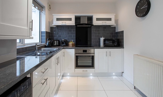 Belfast House | #5 StayBelfast Home. Parking/WiFi/close to centre
