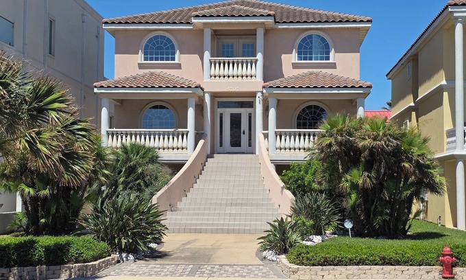 South Padre Island House | 50% off! SpaceX Business? 3500sqft Luxury, 4 Bedrooms/4 ensuite baths+Elevator!