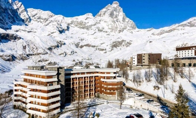 Cervinia Apartment | 500mt ski lifts/splopes and centre on copper Cervino Mountain & Glacier Paradise