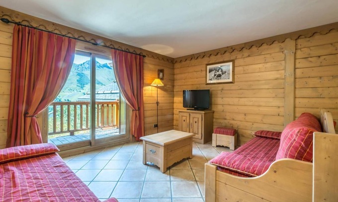 Les Belleville Apartment | 50m from ski slopes, 2nd floor, view ski slopes, fitness, swimming pool, sauna, hammam, balcony