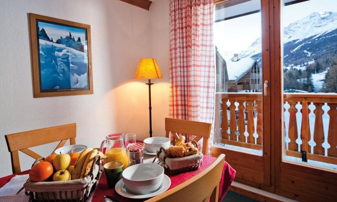 Val Cenis Apartment | 50m from ski slopes, fitness, swimming pool, balcony, tv, 35m², Val Cenis