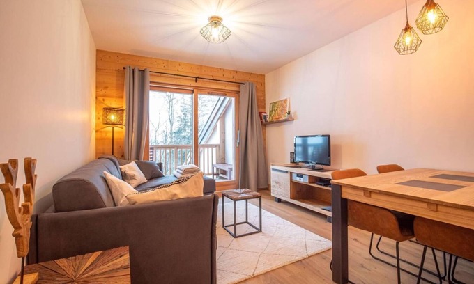 Valmorel Apartment | 50m from ski slopes, 3rd floor, view mountain, balcony, tv, 52m², Valmorel