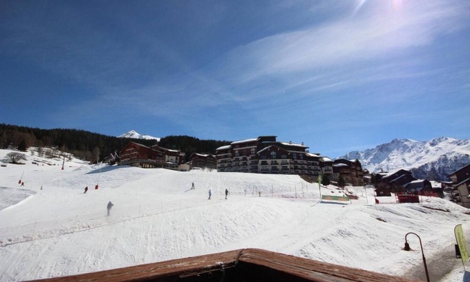 Vallandry Apartment | 50m from resort center, 3rd floor, view mountain, balcony, tv, ski locker, 23m², Peisey-Vallandry